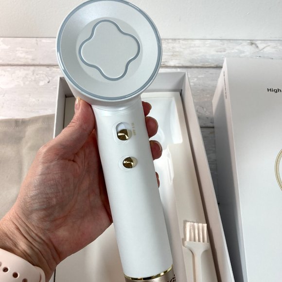 Hair Trends || White and Rose Gold High Speed Blow Dryer - Picture 4 of 7